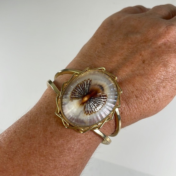 Shell Dove Clamp Style Bangle - Picture 2 of 15